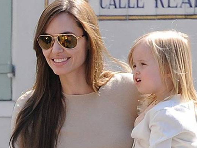 Στα ίχνη των διάσημων γονιών της